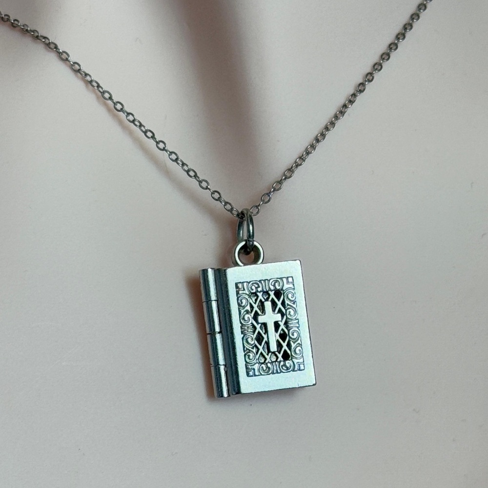 Silver Locket Necklace - Picture 1 of 8
